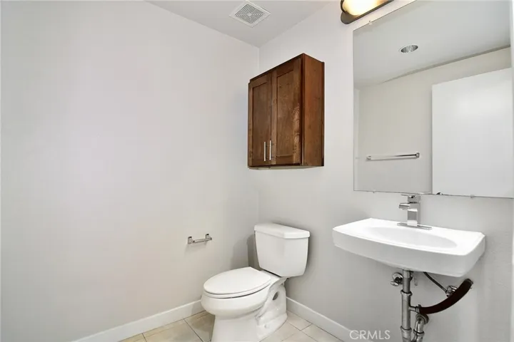 21301 Erwin Street 231, Woodland Hills, California 91367
