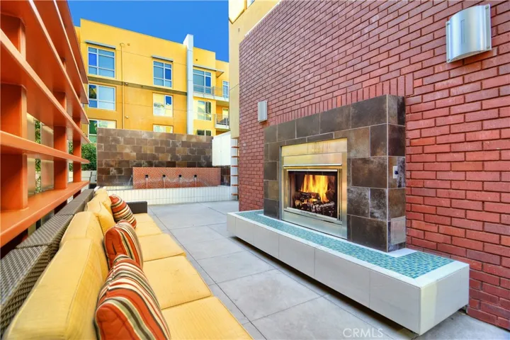 21301 Erwin Street 231, Woodland Hills, California 91367