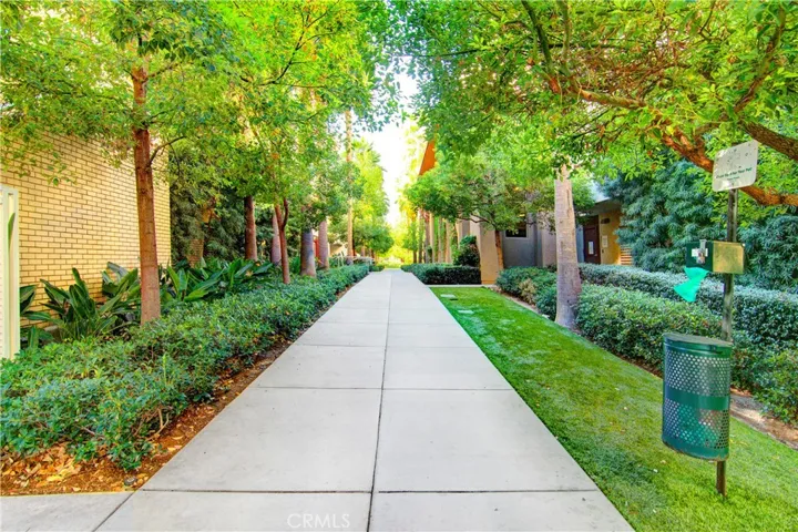 21301 Erwin Street 231, Woodland Hills, California 91367