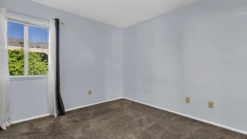 24-web-or-mls-Were Focused 2266 E Via Es