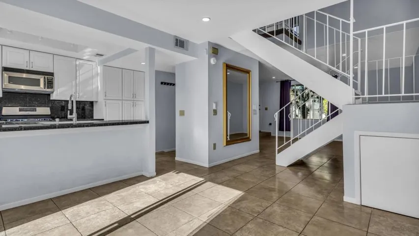 10-web-or-mls-Were Focused 2266 E Via Es