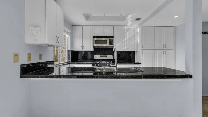 12-web-or-mls-Were Focused 2266 E Via Es