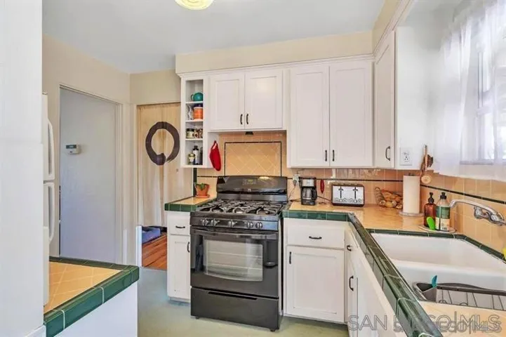 6465 Julie, San Diego, California 92115
