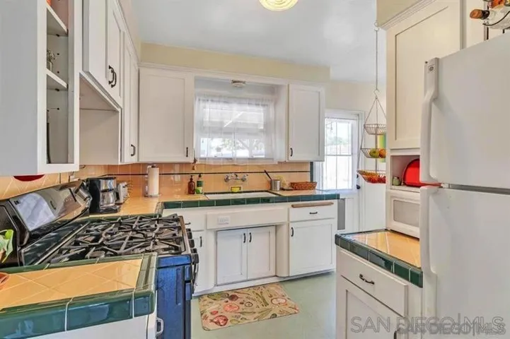 6465 Julie, San Diego, California 92115