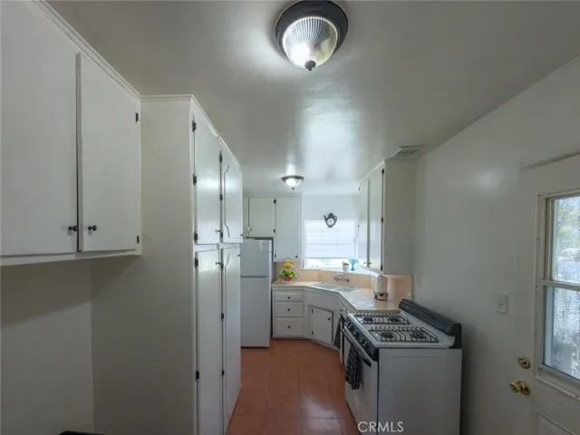 727 S Caswell, Compton, California 90220