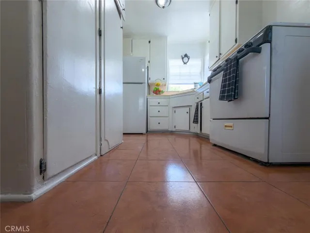 727 S Caswell, Compton, California 90220
