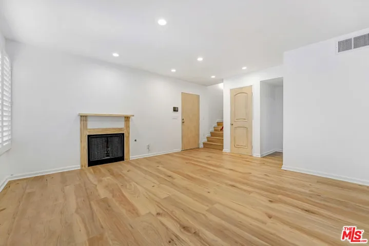 22123 Burbank Boulevard 2, Los Angeles, California 91367
