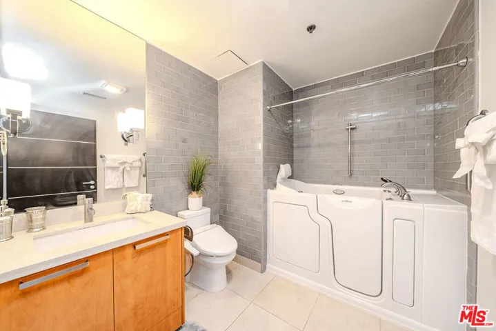 702 S Serrano Avenue 605, Los Angeles, California 90005