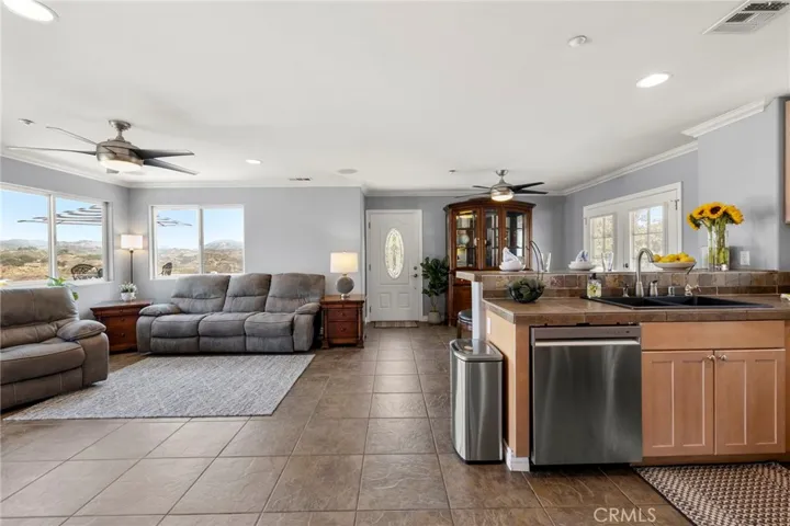 2125 Puerto Del Mundo, Fallbrook, California 92028