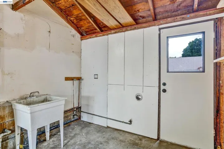 86 Preda St, San Leandro, California 94577
