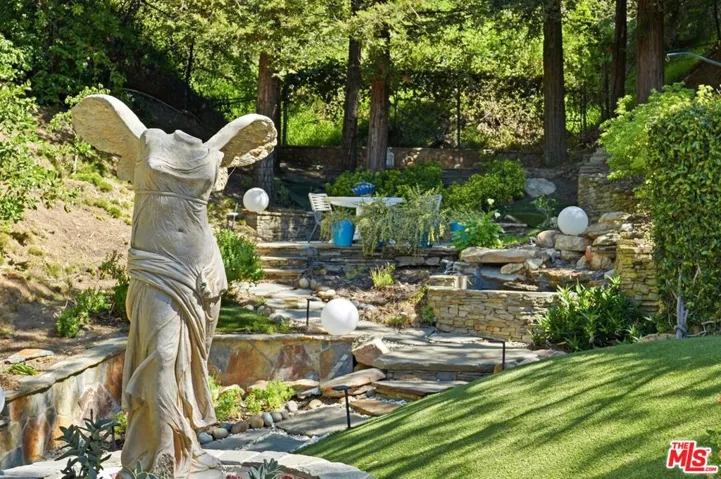 2350 Benedict Canyon Drive, Beverly Hills, California 90210