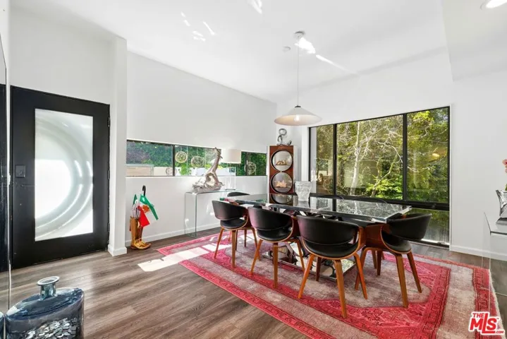 2350 Benedict Canyon Drive, Beverly Hills, California 90210