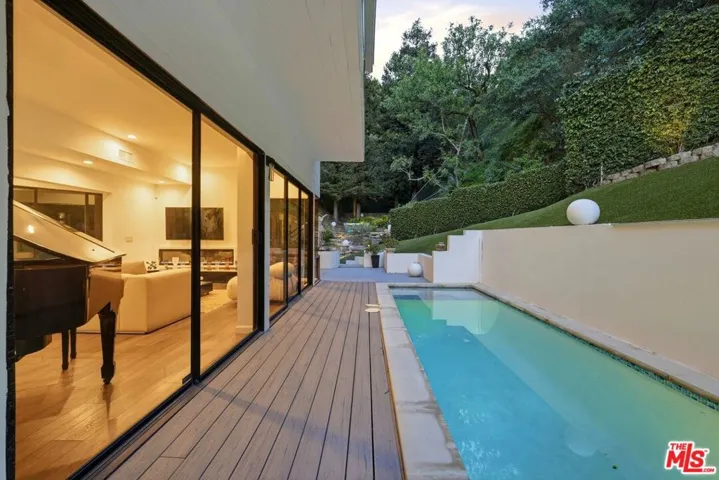 2350 Benedict Canyon Drive, Beverly Hills, California 90210