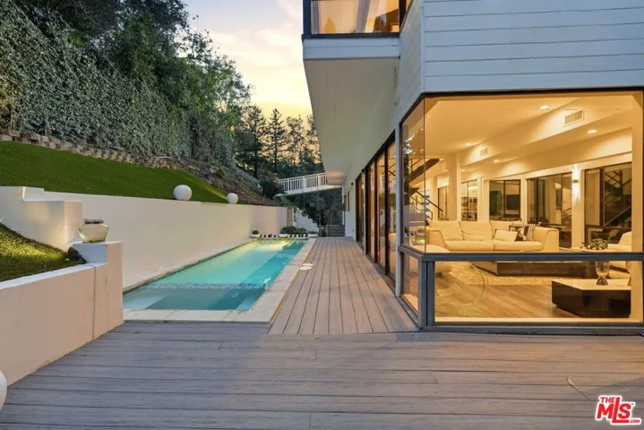 2350 Benedict Canyon Drive, Beverly Hills, California 90210
