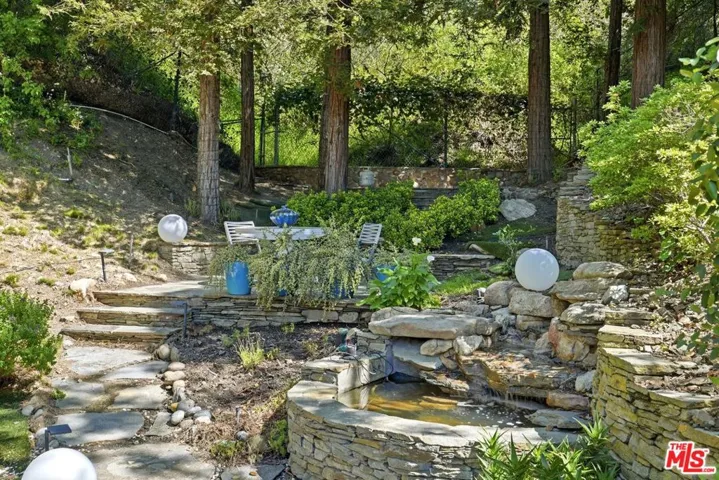 2350 Benedict Canyon Drive, Beverly Hills, California 90210