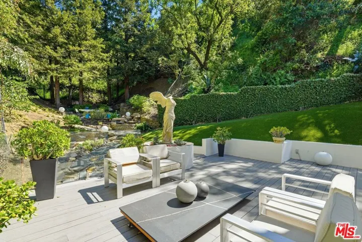 2350 Benedict Canyon Drive, Beverly Hills, California 90210