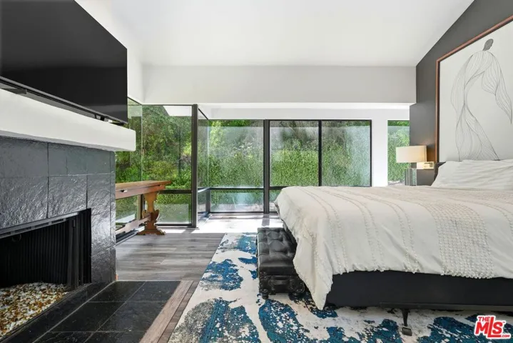 2350 Benedict Canyon Drive, Beverly Hills, California 90210