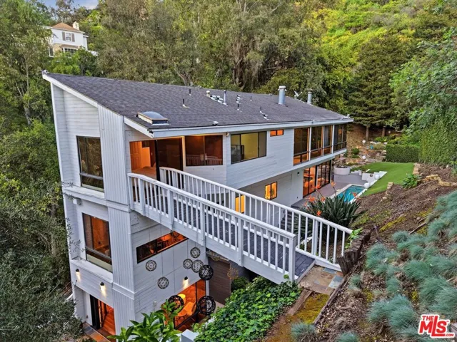 2350 Benedict Canyon Drive, Beverly Hills, California 90210