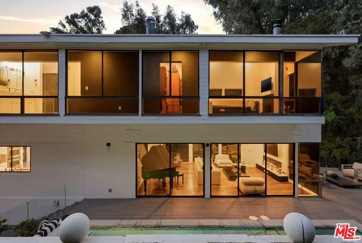 2350 Benedict Canyon Drive, Beverly Hills, California 90210