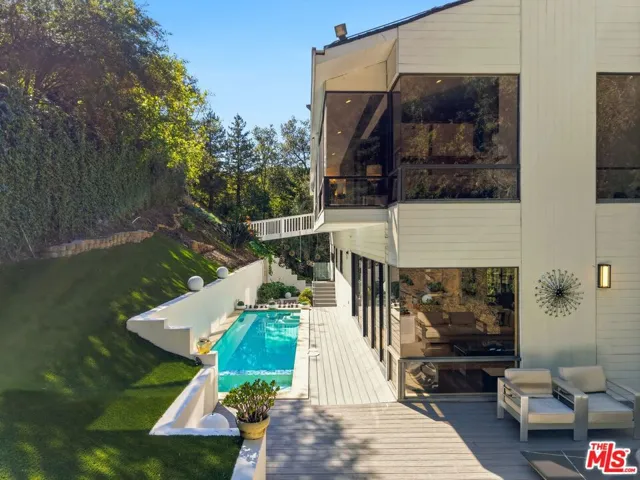 2350 Benedict Canyon Drive, Beverly Hills, California 90210