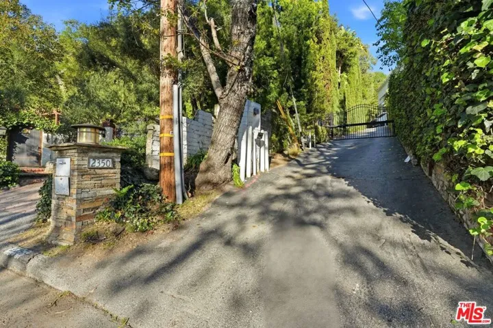 2350 Benedict Canyon Drive, Beverly Hills, California 90210