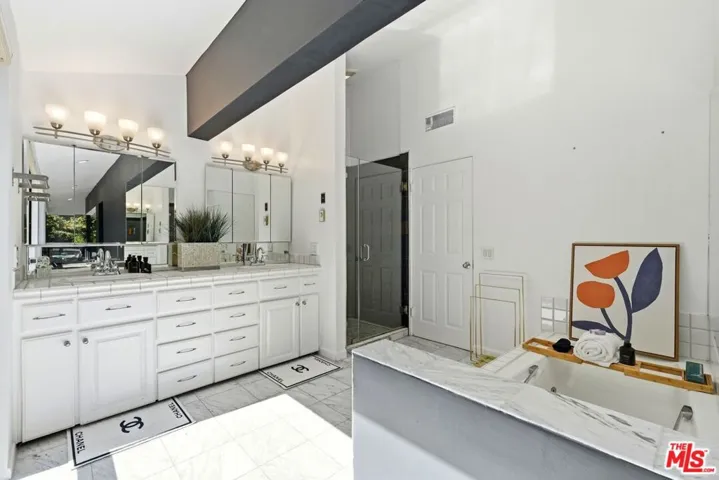 2350 Benedict Canyon Drive, Beverly Hills, California 90210