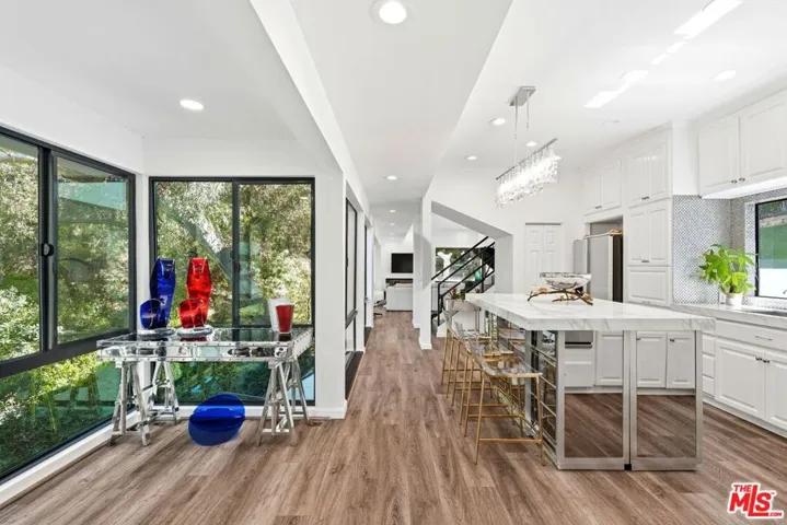 2350 Benedict Canyon Drive, Beverly Hills, California 90210