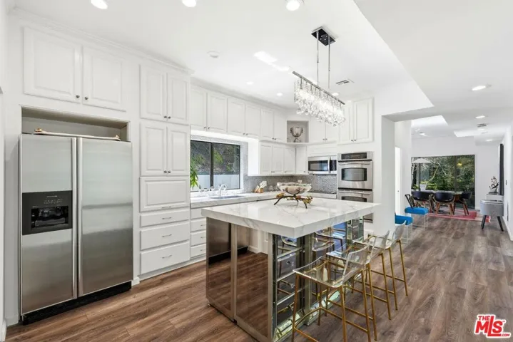 2350 Benedict Canyon Drive, Beverly Hills, California 90210