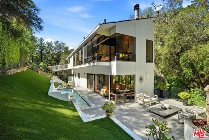2350 Benedict Canyon Drive, Beverly Hills, California 90210