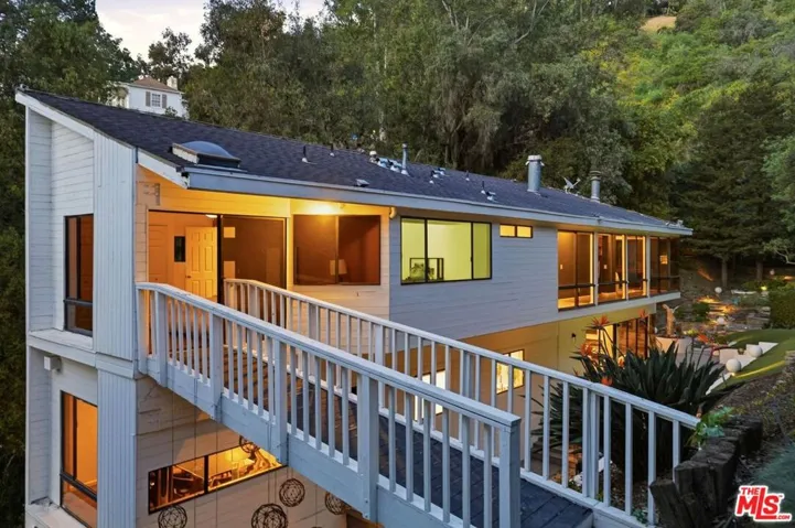 2350 Benedict Canyon Drive, Beverly Hills, California 90210