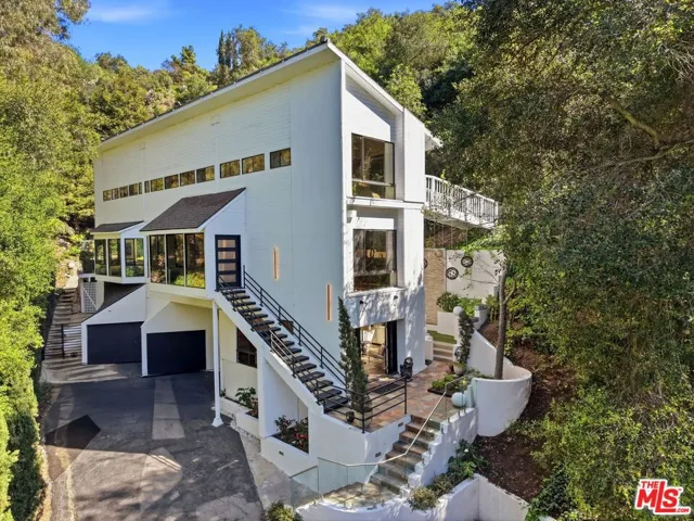 2350 Benedict Canyon Drive, Beverly Hills, California 90210