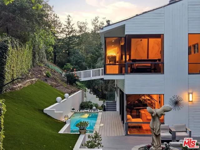 2350 Benedict Canyon Drive, Beverly Hills, California 90210