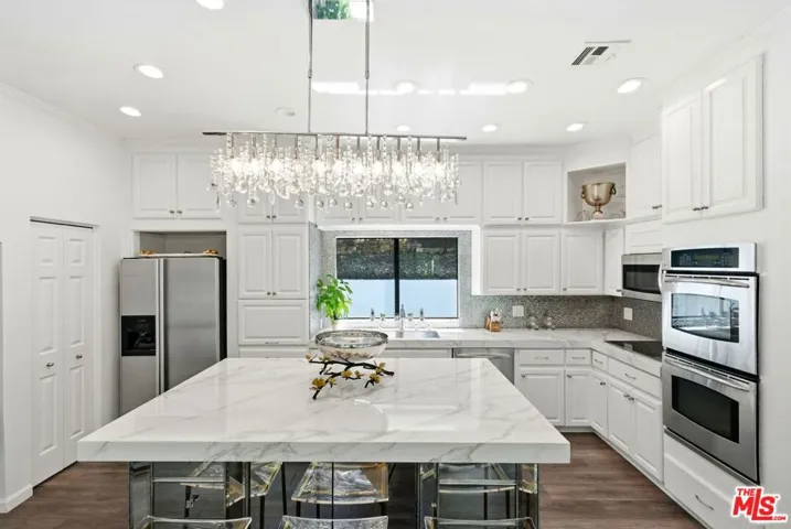 2350 Benedict Canyon Drive, Beverly Hills, California 90210