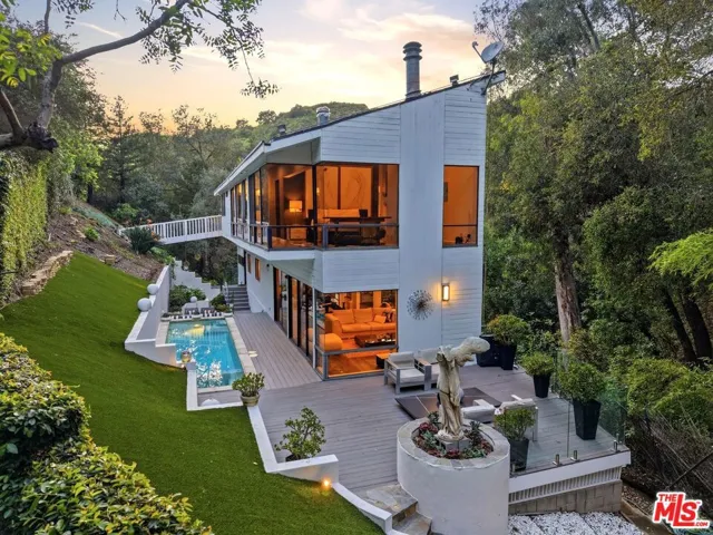 2350 Benedict Canyon Drive, Beverly Hills, California 90210