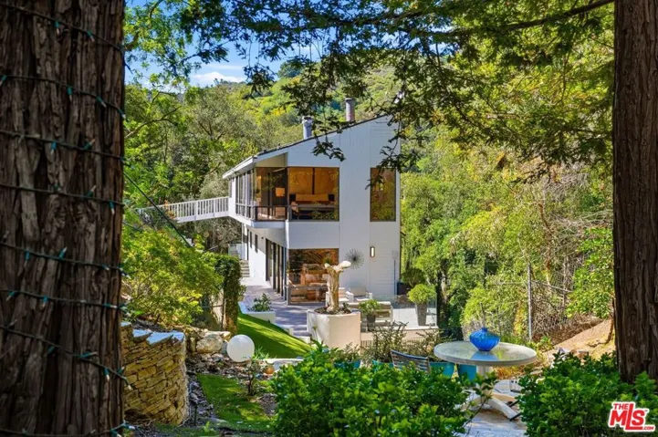 2350 Benedict Canyon Drive, Beverly Hills, California 90210