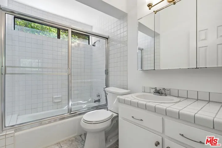 2350 Benedict Canyon Drive, Beverly Hills, California 90210