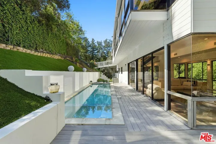 2350 Benedict Canyon Drive, Beverly Hills, California 90210