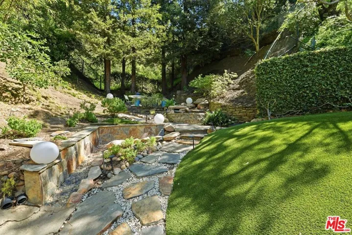 2350 Benedict Canyon Drive, Beverly Hills, California 90210