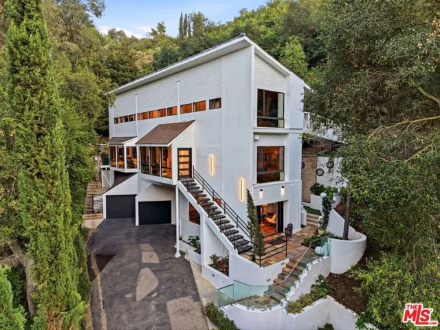 2350 Benedict Canyon Drive, Beverly Hills, California 90210