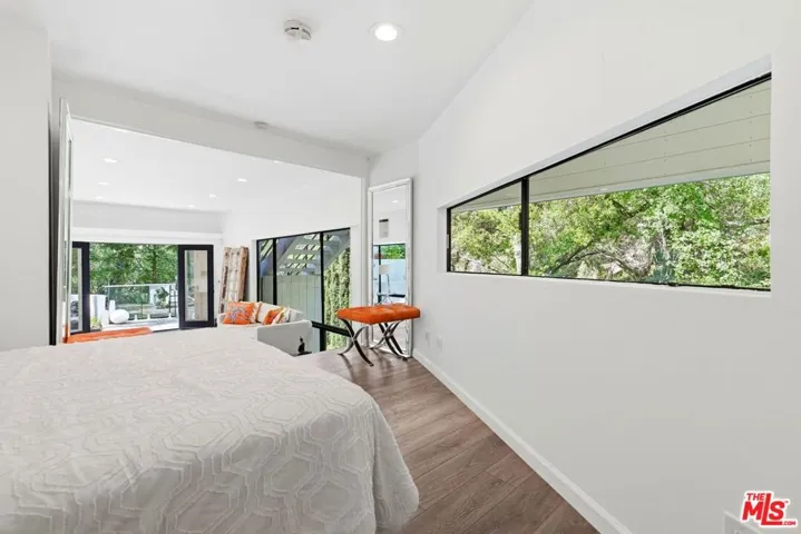 2350 Benedict Canyon Drive, Beverly Hills, California 90210