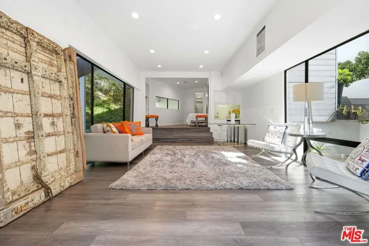 2350 Benedict Canyon Drive, Beverly Hills, California 90210