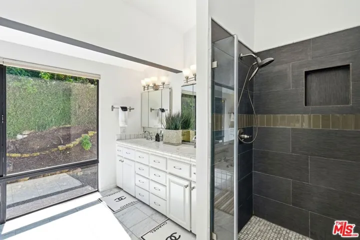 2350 Benedict Canyon Drive, Beverly Hills, California 90210