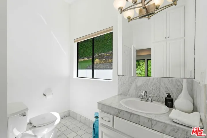 2350 Benedict Canyon Drive, Beverly Hills, California 90210