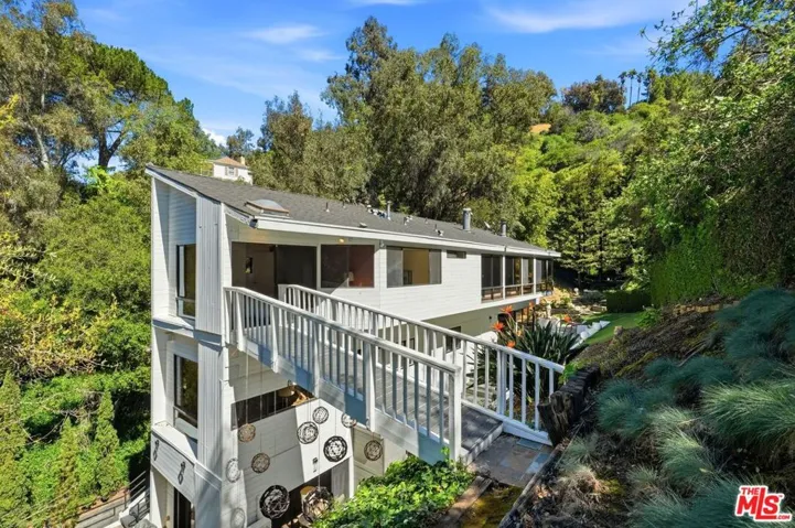 2350 Benedict Canyon Drive, Beverly Hills, California 90210
