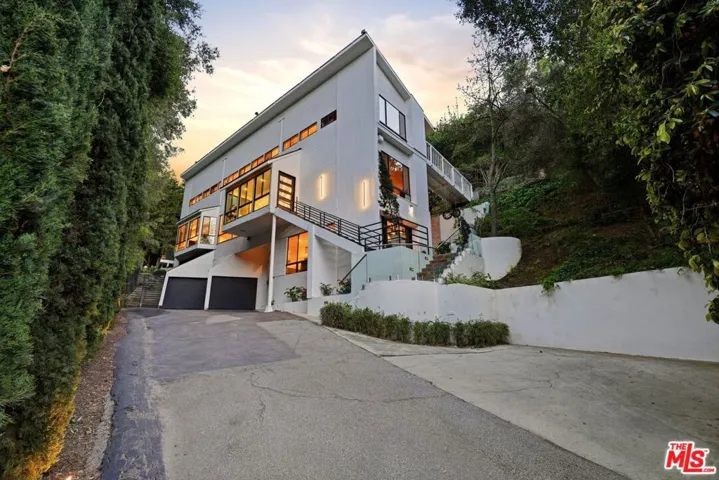 2350 Benedict Canyon Drive, Beverly Hills, California 90210