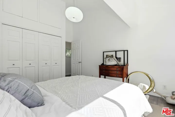 2350 Benedict Canyon Drive, Beverly Hills, California 90210