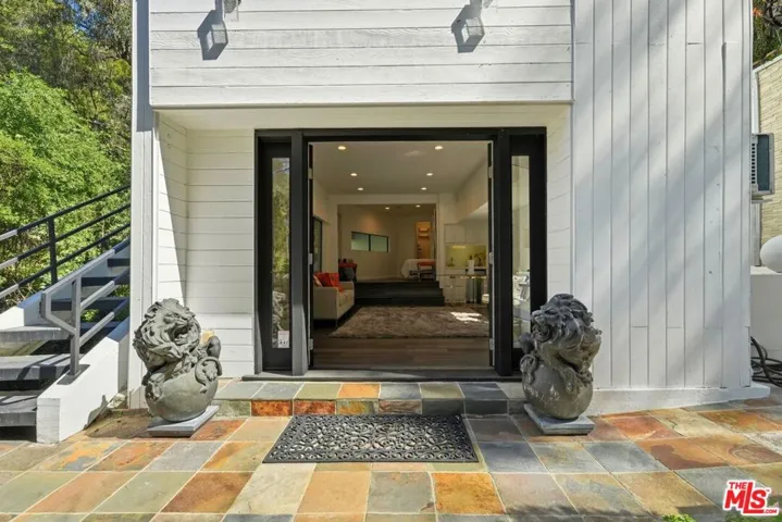 2350 Benedict Canyon Drive, Beverly Hills, California 90210