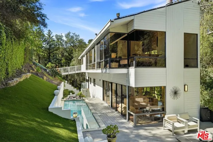 2350 Benedict Canyon Drive, Beverly Hills, California 90210