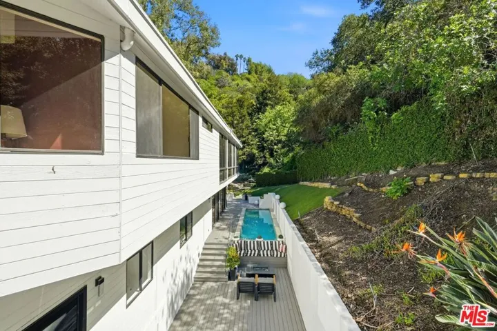2350 Benedict Canyon Drive, Beverly Hills, California 90210
