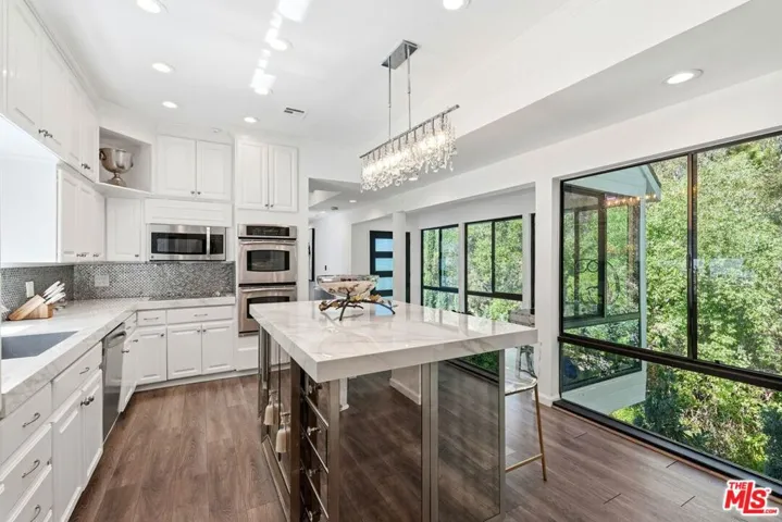 2350 Benedict Canyon Drive, Beverly Hills, California 90210